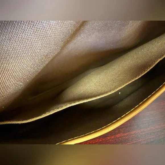 Louis Vuitton Saumur 30 in Monogramπ§‘ - Picture 11 of 17